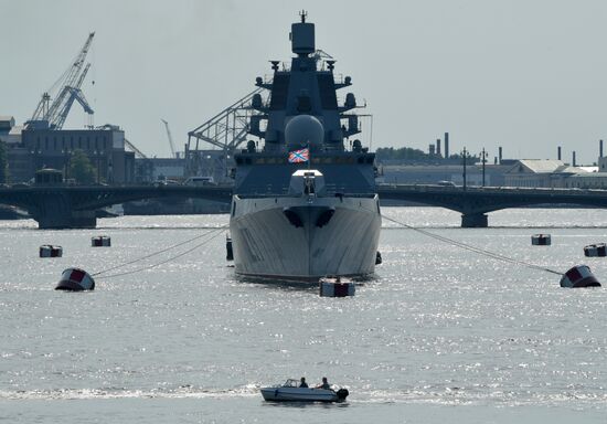 Корабли на рейде в преддверии Дня ВМФ в Санкт-Петербурге