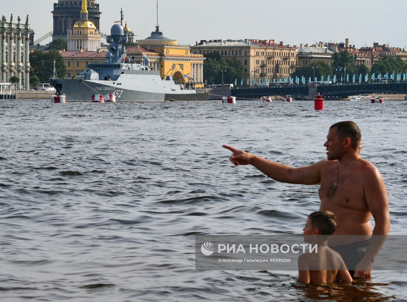 Корабли на рейде в преддверии Дня ВМФ в Санкт-Петербурге