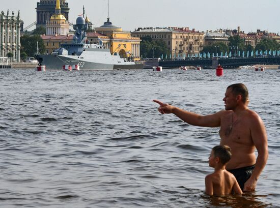 Корабли на рейде в преддверии Дня ВМФ в Санкт-Петербурге