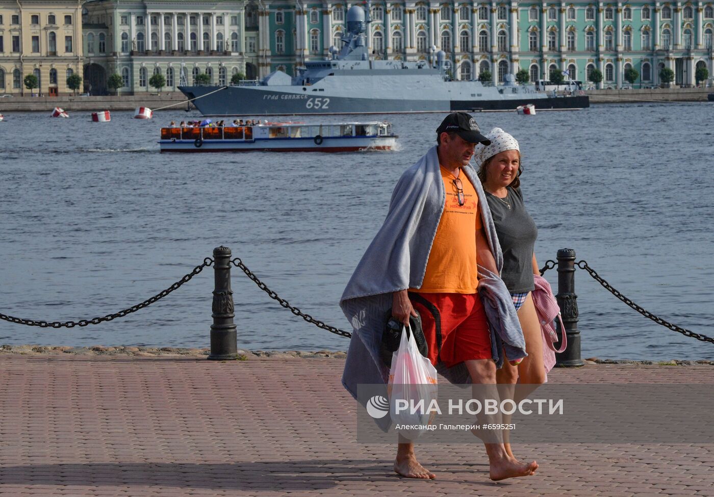 Корабли на рейде в преддверии Дня ВМФ в Санкт-Петербурге