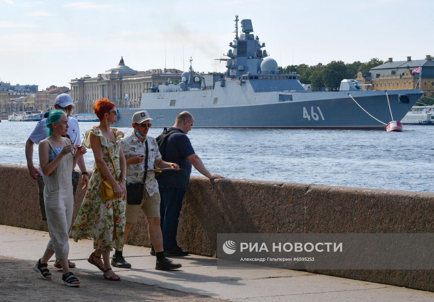 Корабли на рейде в преддверии Дня ВМФ в Санкт-Петербурге