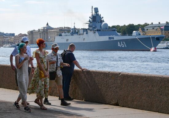 Корабли на рейде в преддверии Дня ВМФ в Санкт-Петербурге