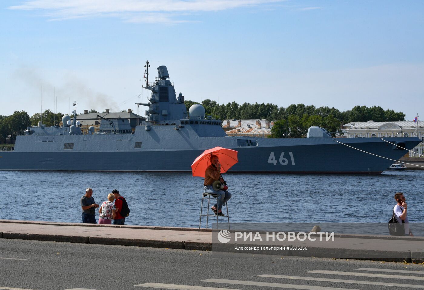 Корабли на рейде в преддверии Дня ВМФ в Санкт-Петербурге