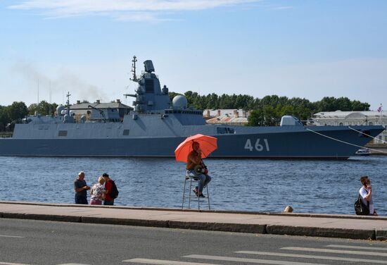 Корабли на рейде в преддверии Дня ВМФ в Санкт-Петербурге