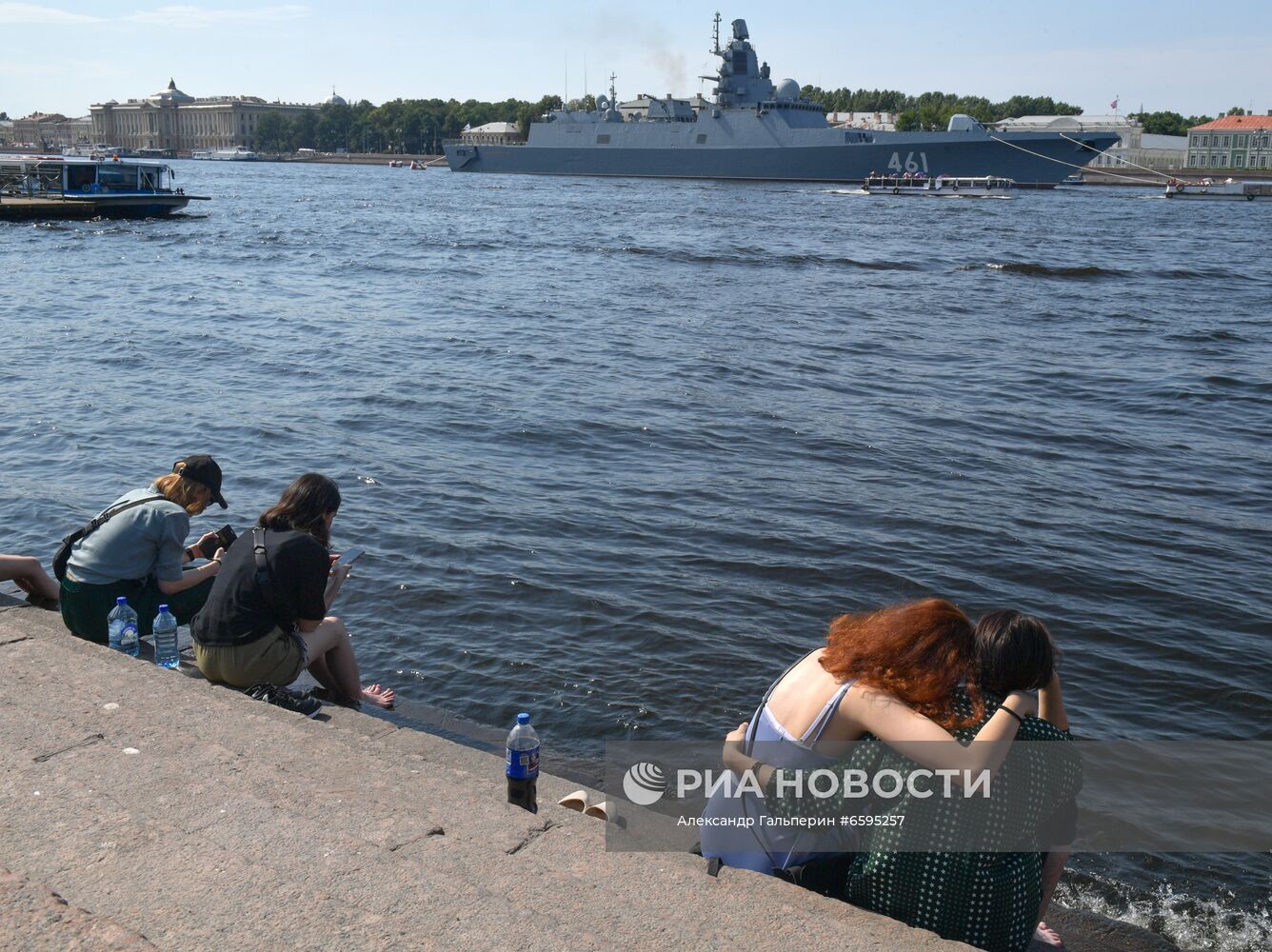 Корабли на рейде в преддверии Дня ВМФ в Санкт-Петербурге