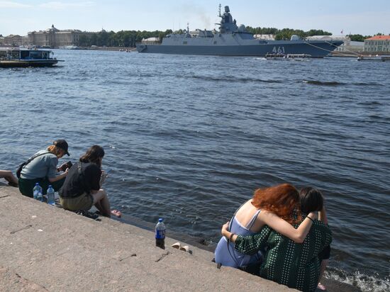 Корабли на рейде в преддверии Дня ВМФ в Санкт-Петербурге