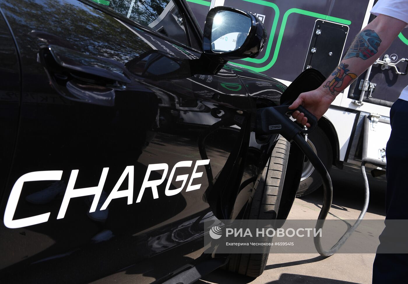 Презентация быстрой российской мобильной зарядки для электромобилей