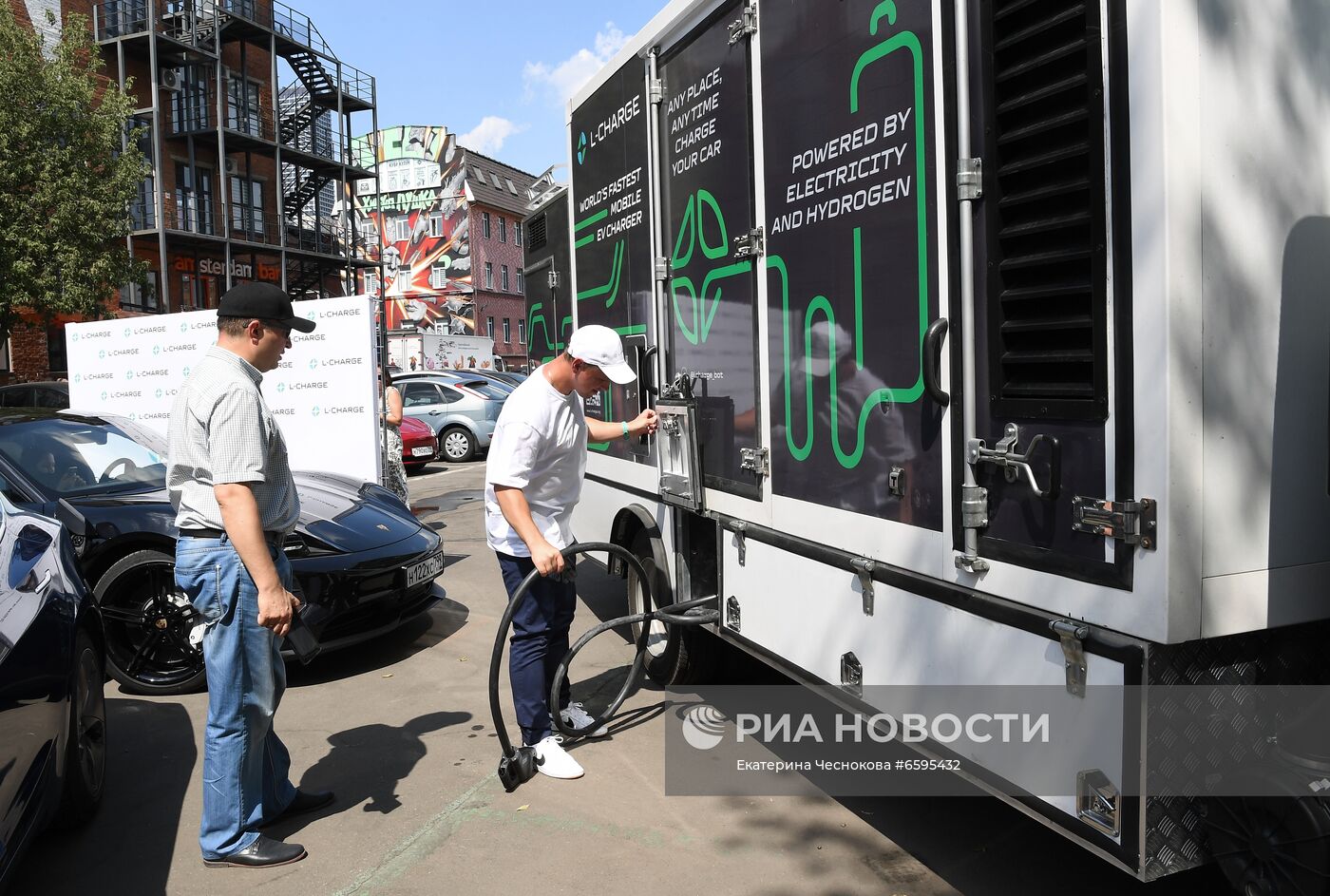 Презентация быстрой российской мобильной зарядки для электромобилей