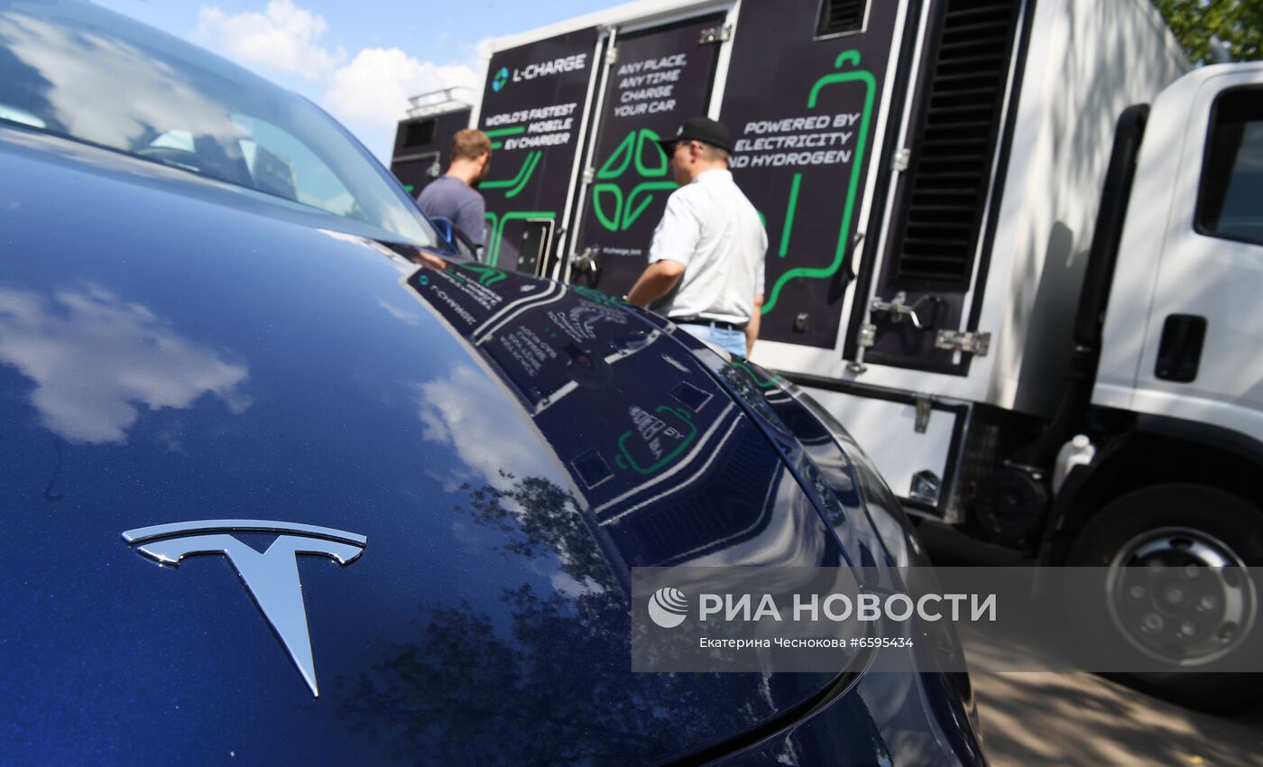 Презентация быстрой российской мобильной зарядки для электромобилей
