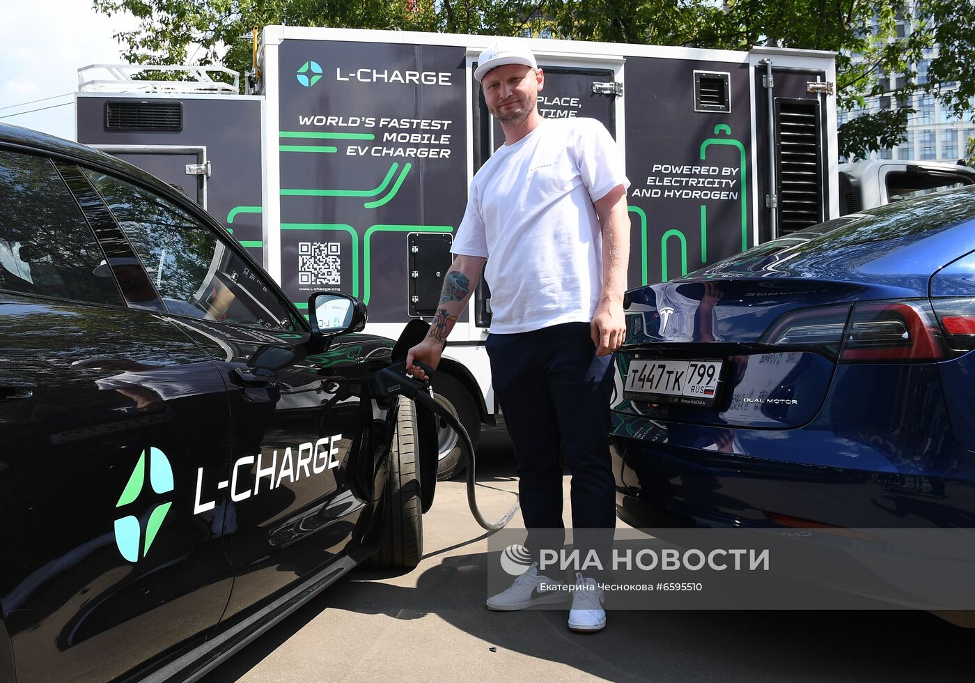 Презентация быстрой российской мобильной зарядки для электромобилей