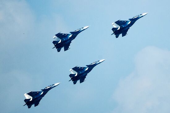 Репетиция воздушной части парада ко Дню ВМФ