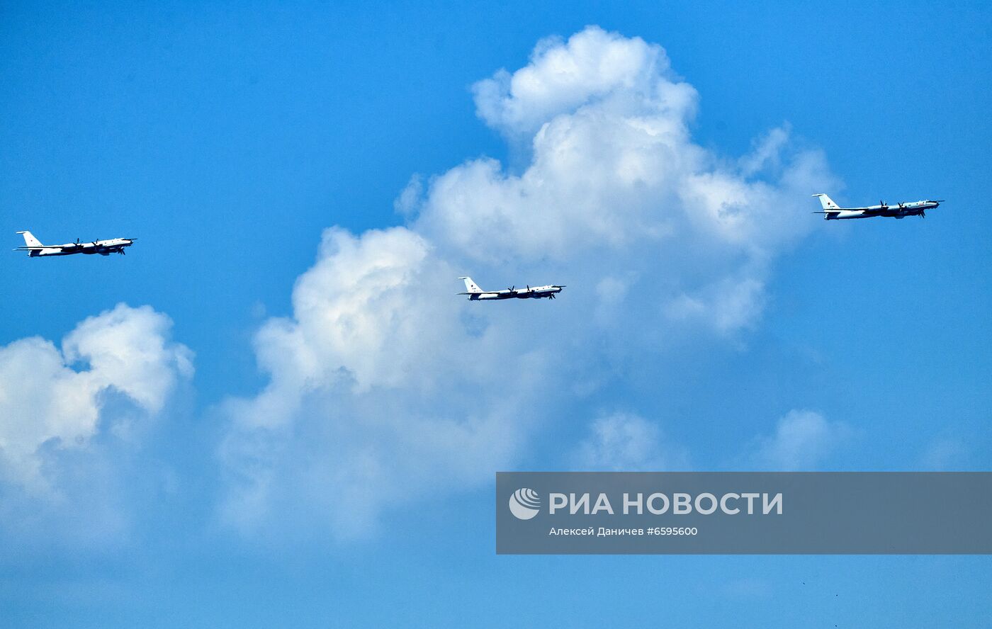 Репетиция воздушной части парада ко Дню ВМФ