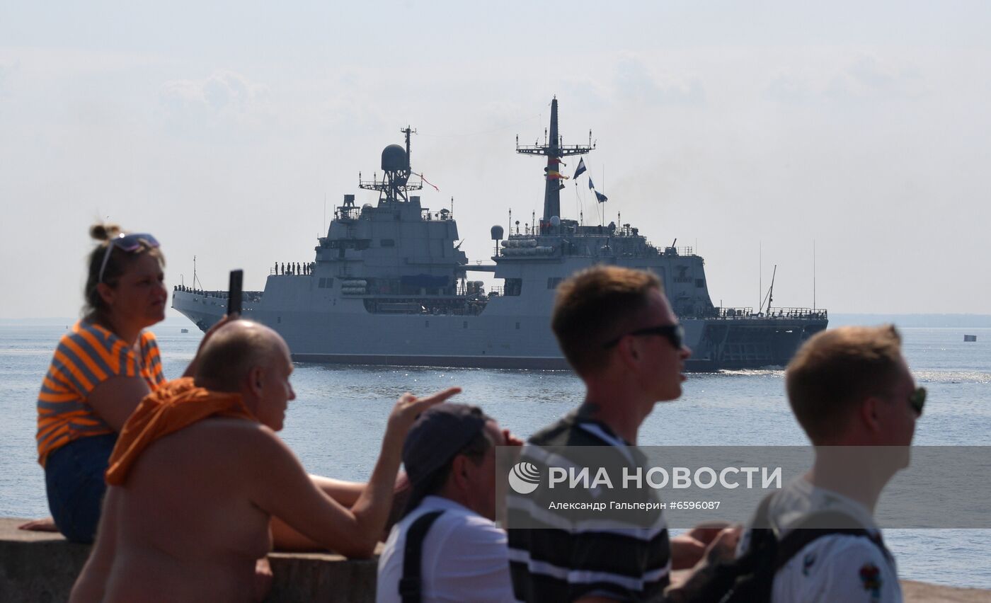 Подготовка ко Дню ВМФ в Кронштадте