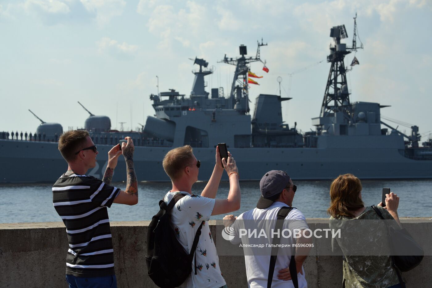 Подготовка ко Дню ВМФ в Кронштадте