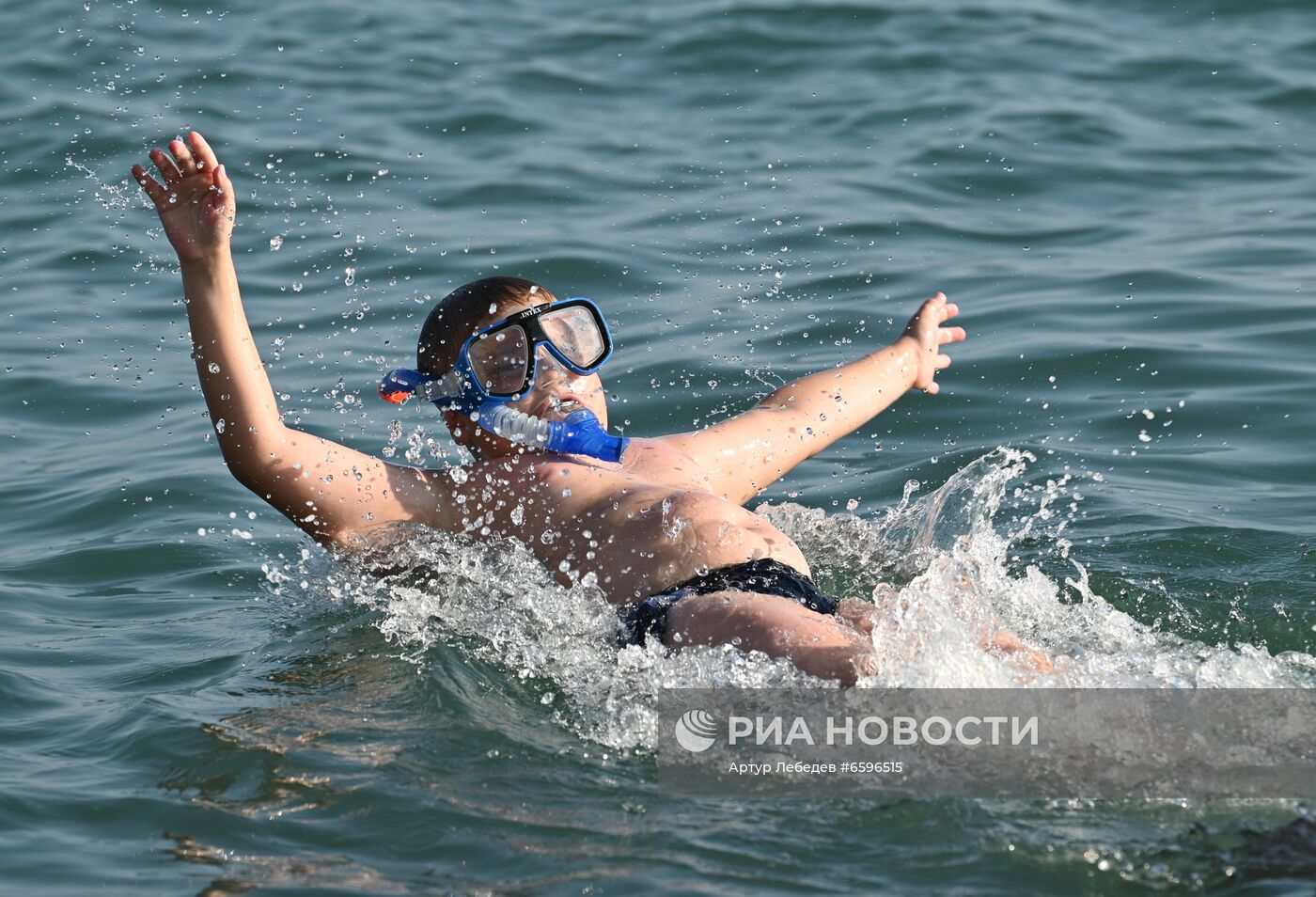 В Сочи открыт первый свободный от Covid-19 пляж