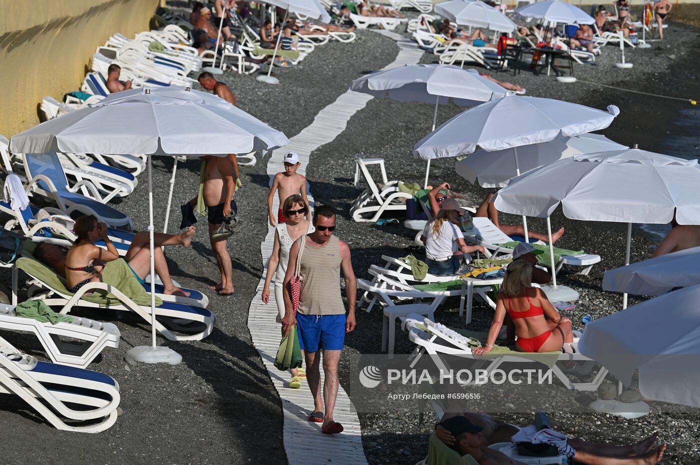 В Сочи открыт первый свободный от Covid-19 пляж