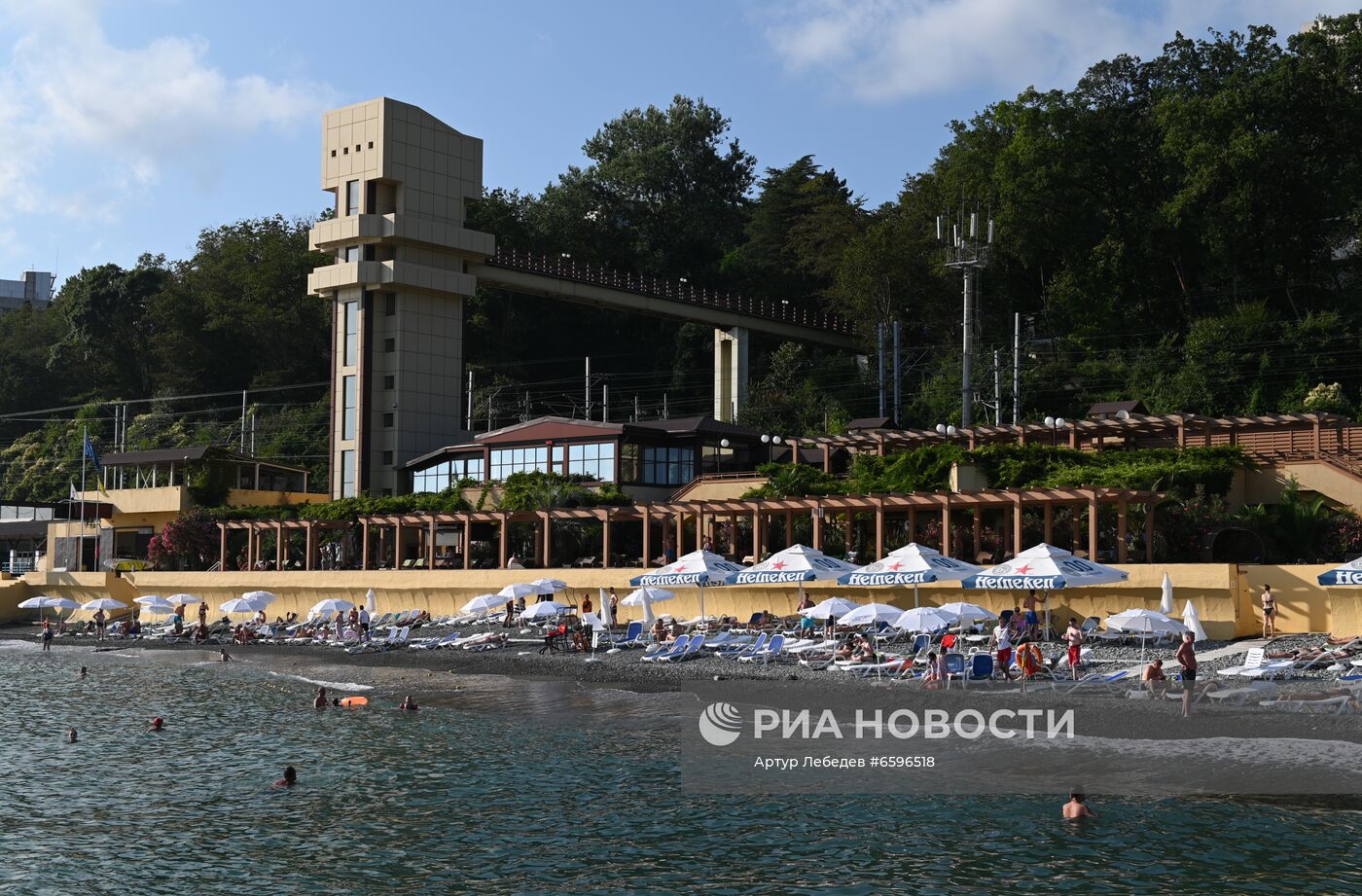 В Сочи открыт первый свободный от Covid-19 пляж