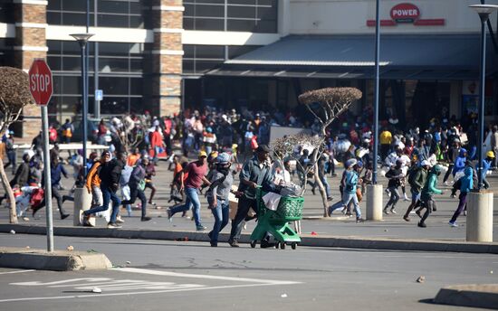 Беспорядки в ЮАР