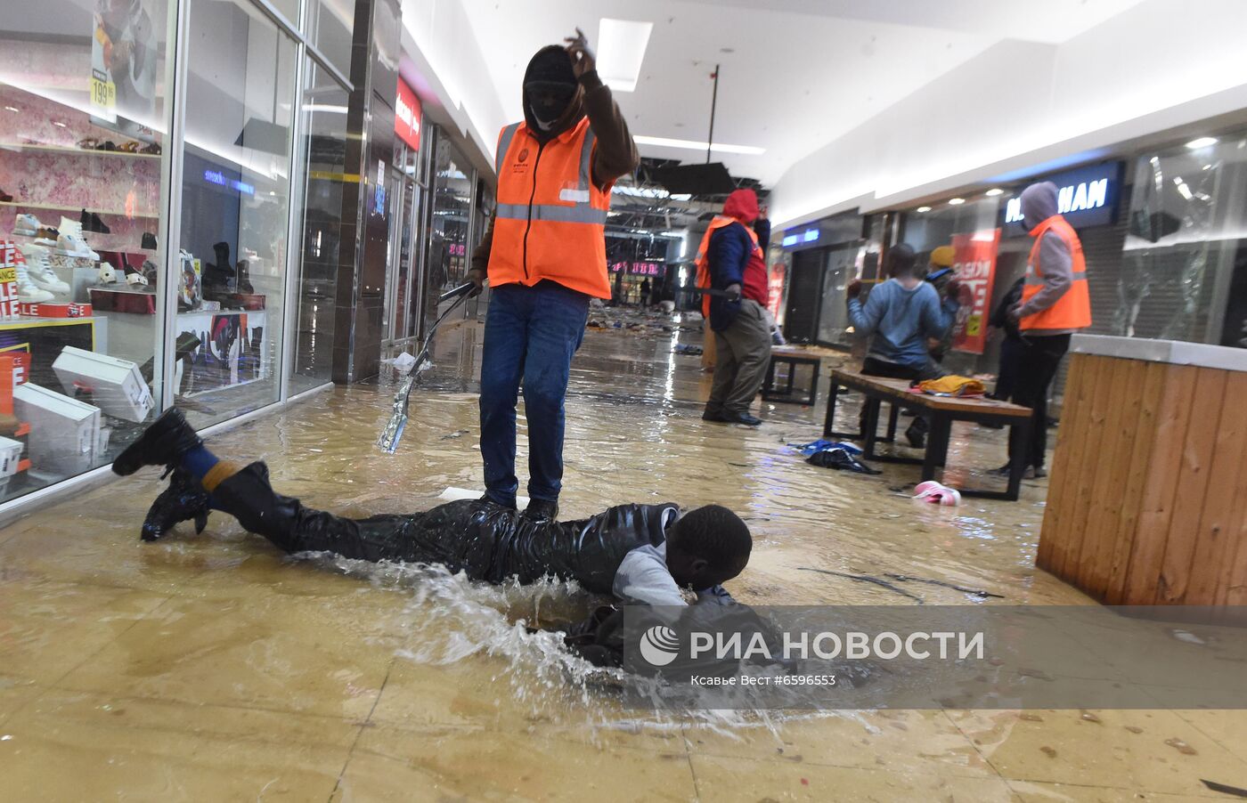 Беспорядки в ЮАР