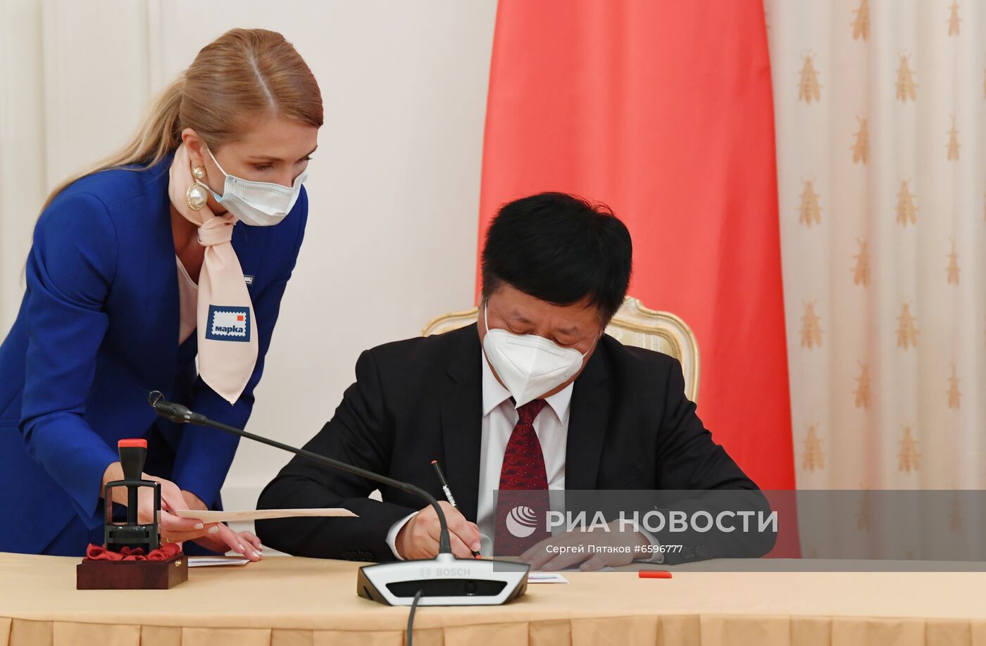 Мероприятия по случаю подписания договора о сотрудничестве между Россией и Китаем 