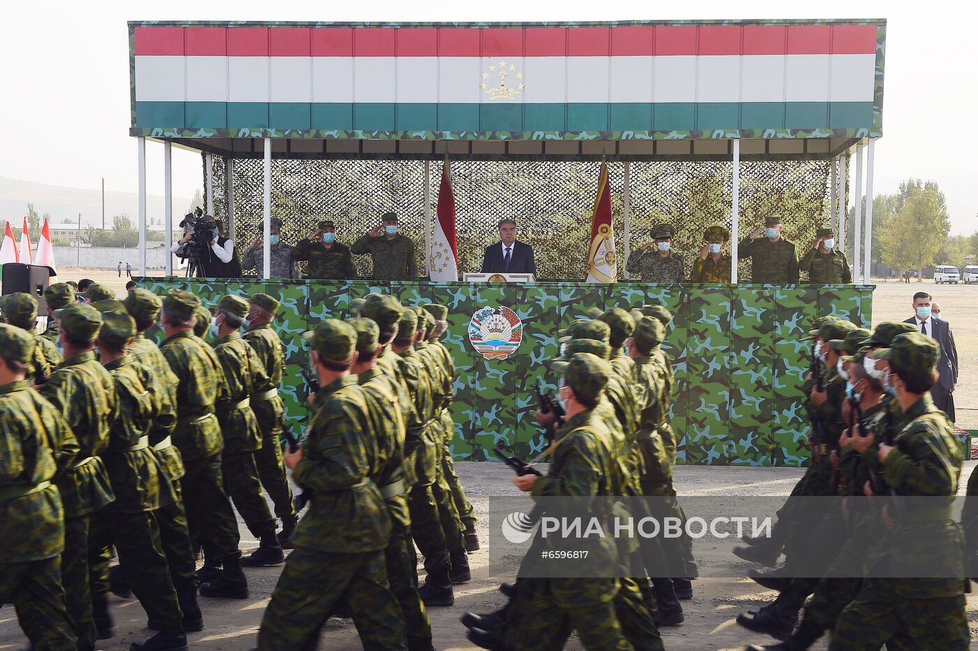 Военный парад на границе Таджикистана с Афганистаном