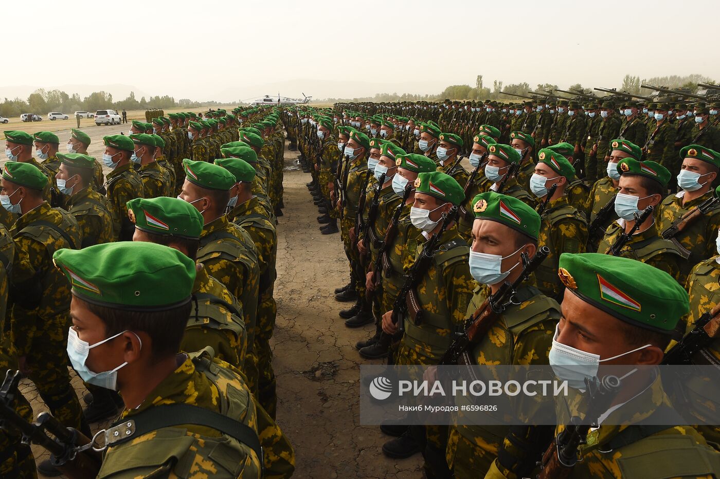 Военный парад на границе Таджикистана с Афганистаном