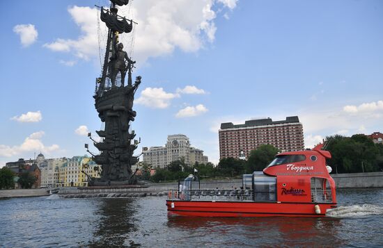 Речные прогулки по Москве-реке