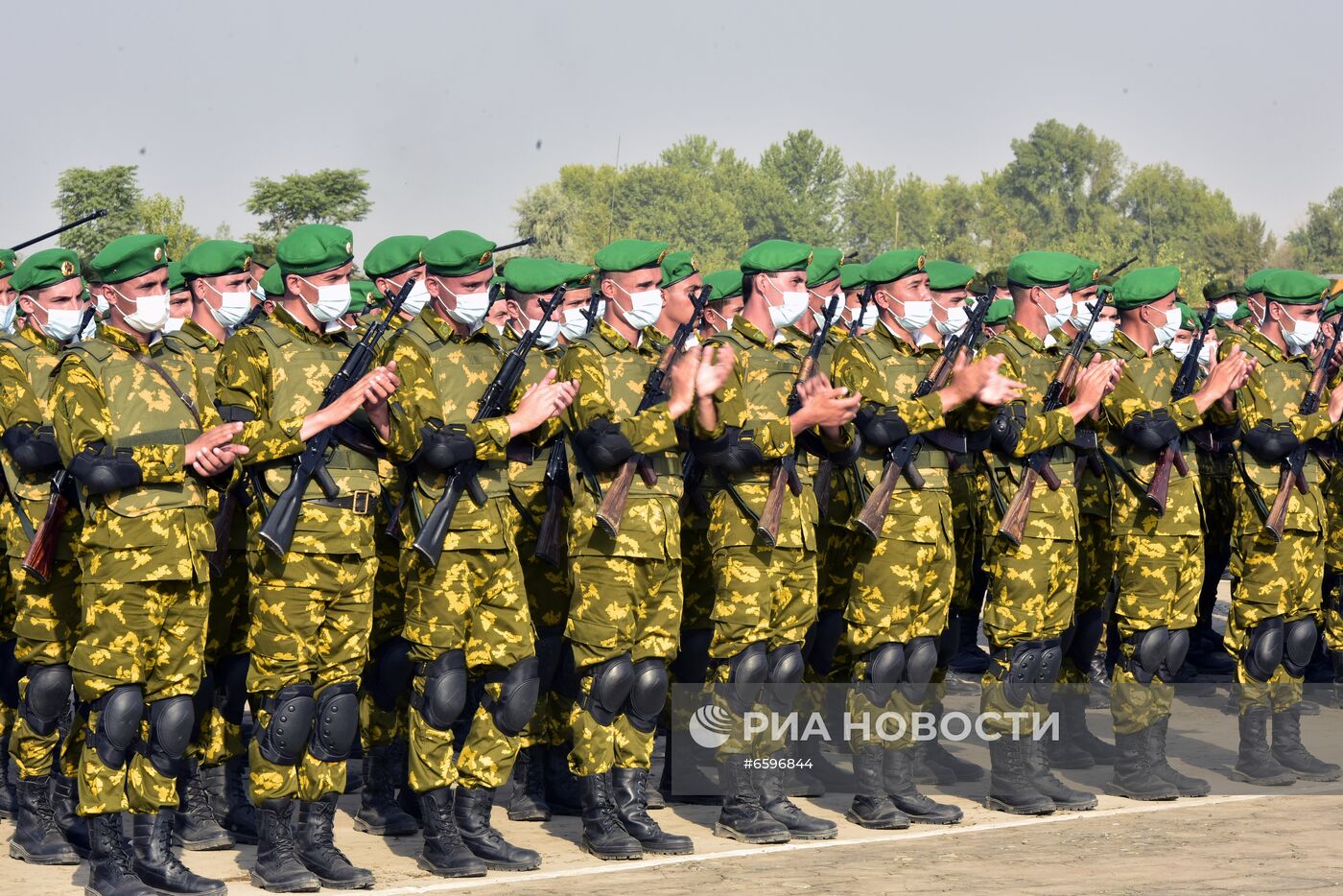 Военный парад на границе Таджикистана с Афганистаном