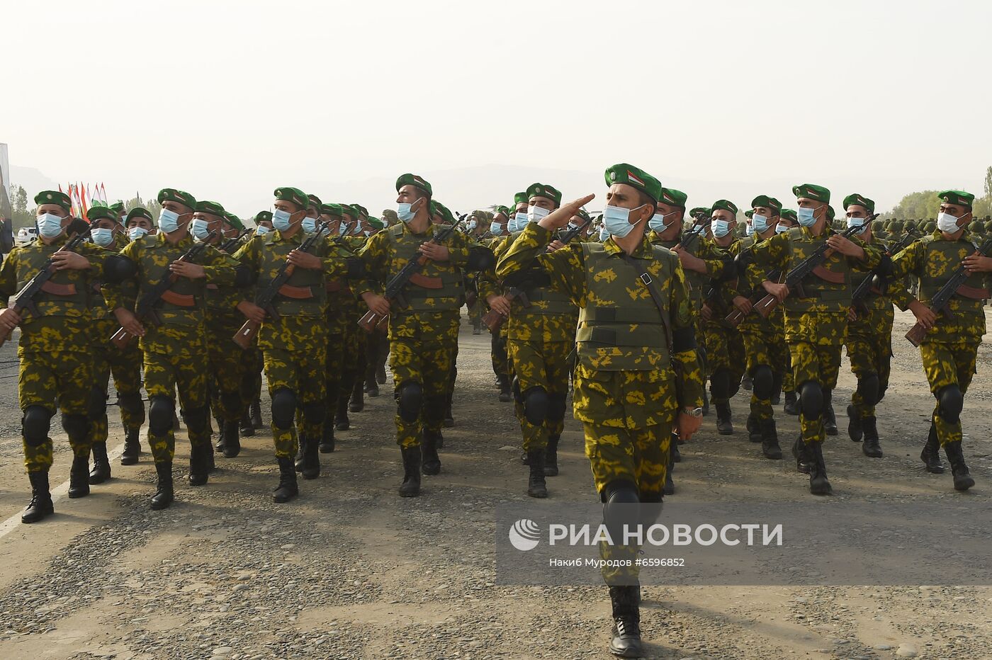 Военный парад на границе Таджикистана с Афганистаном