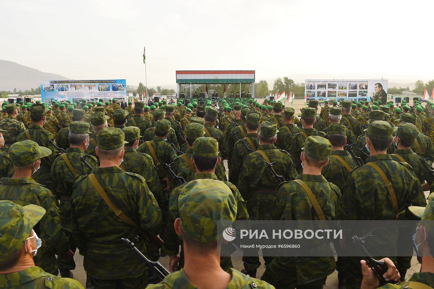 Военный парад на границе Таджикистана с Афганистаном