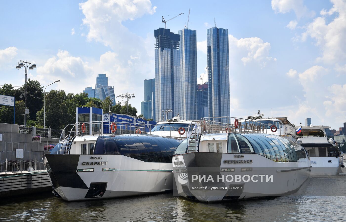 Речные прогулки по Москве-реке