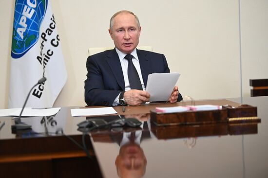 Президент РФ В. Путин принял участие в неформальной встрече форума АТЭС