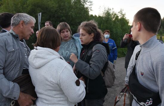 Прибытие в Томск пассажиров АН-28 после жесткой посадки