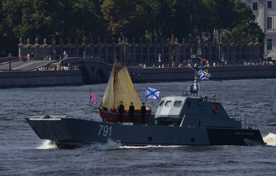 Репетиция парада ко Дню ВМФ в Санкт-Петербурге