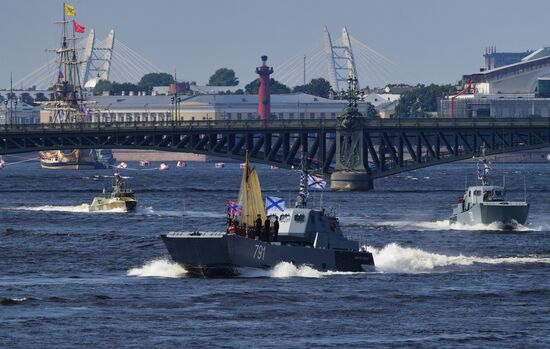 Репетиция парада ко Дню ВМФ в Санкт-Петербурге