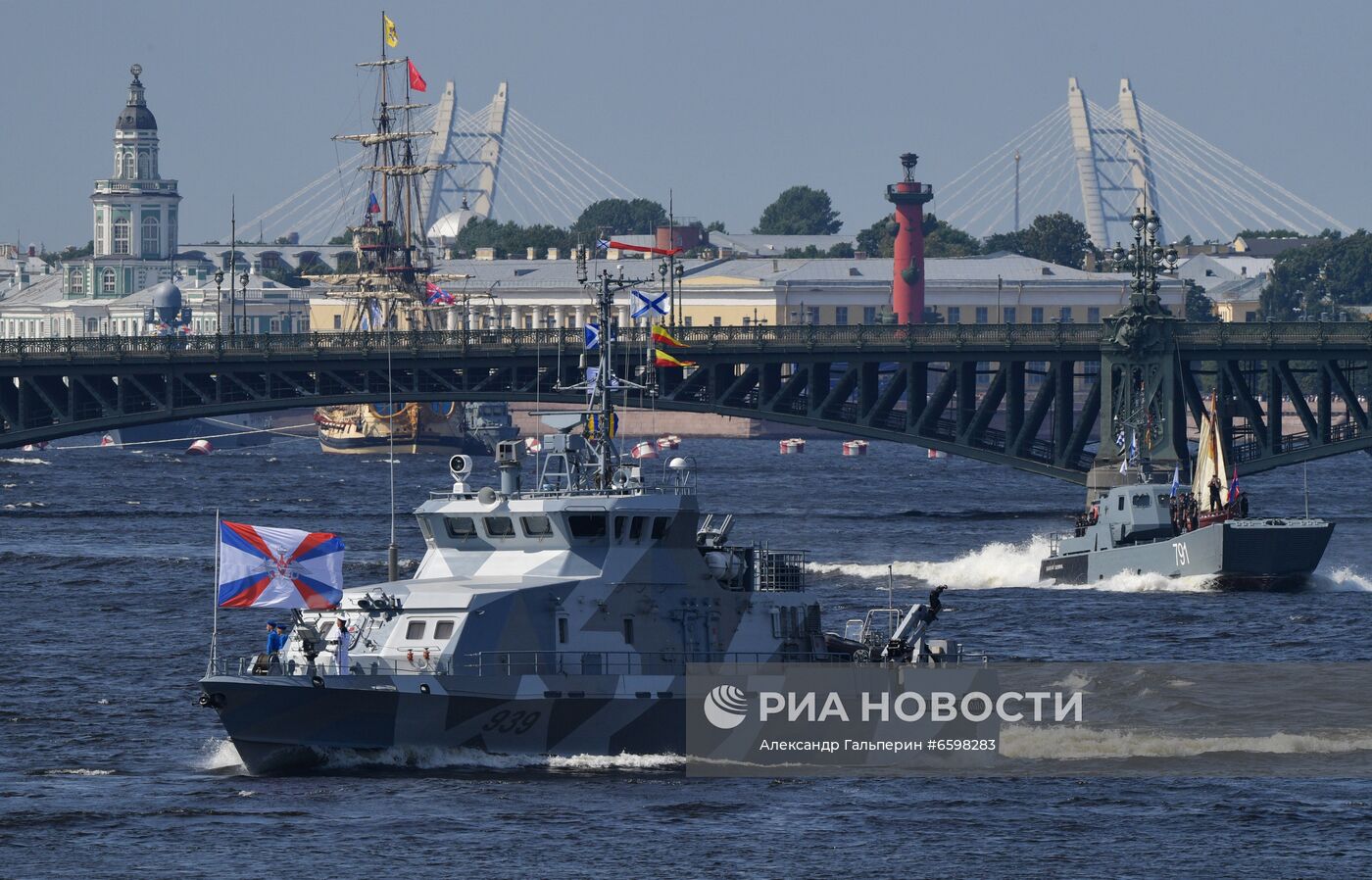 Репетиция парада ко Дню ВМФ в Санкт-Петербурге