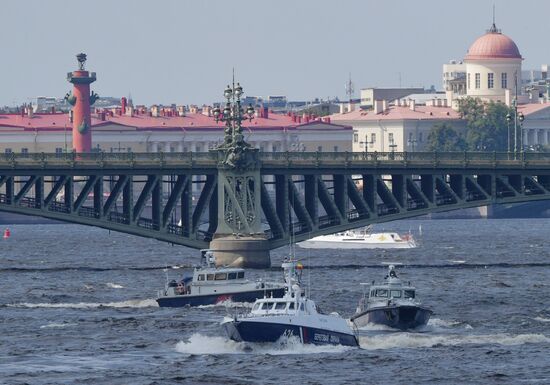 Репетиция парада ко Дню ВМФ в Санкт-Петербурге