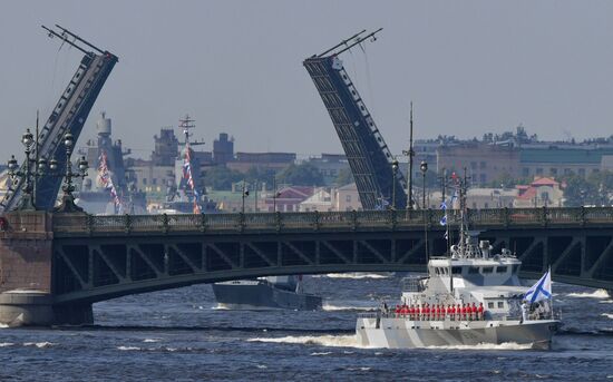 Репетиция парада ко Дню ВМФ в Санкт-Петербурге