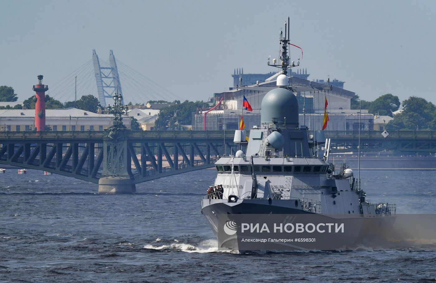 Репетиция парада ко Дню ВМФ в Санкт-Петербурге