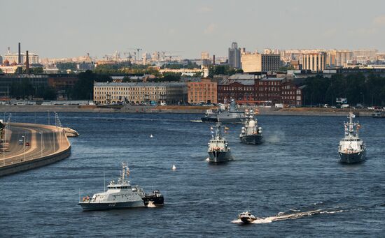 Репетиция парада ко Дню ВМФ в Санкт-Петербурге