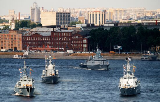 Репетиция парада ко Дню ВМФ в Санкт-Петербурге