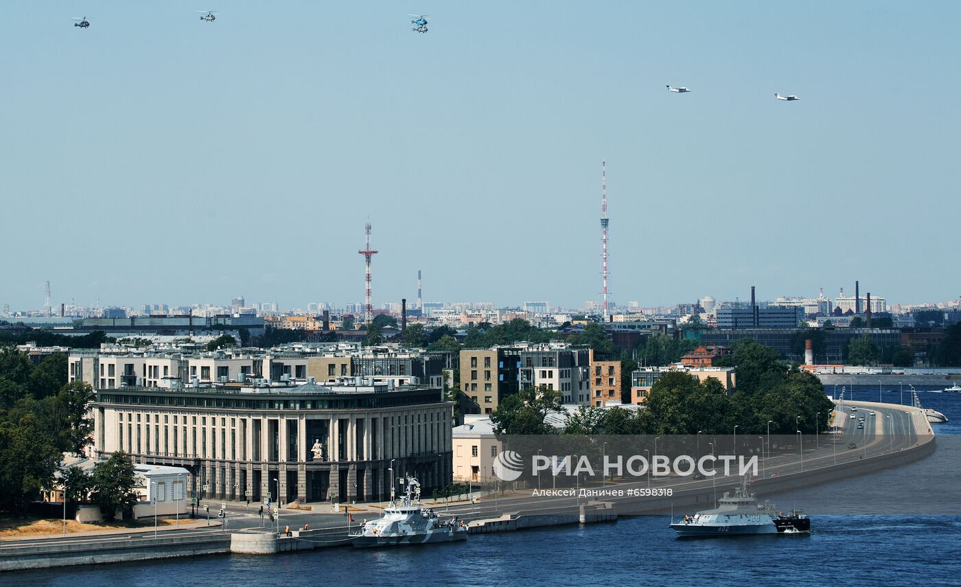 Репетиция парада ко Дню ВМФ в Санкт-Петербурге