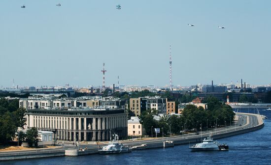 Репетиция парада ко Дню ВМФ в Санкт-Петербурге