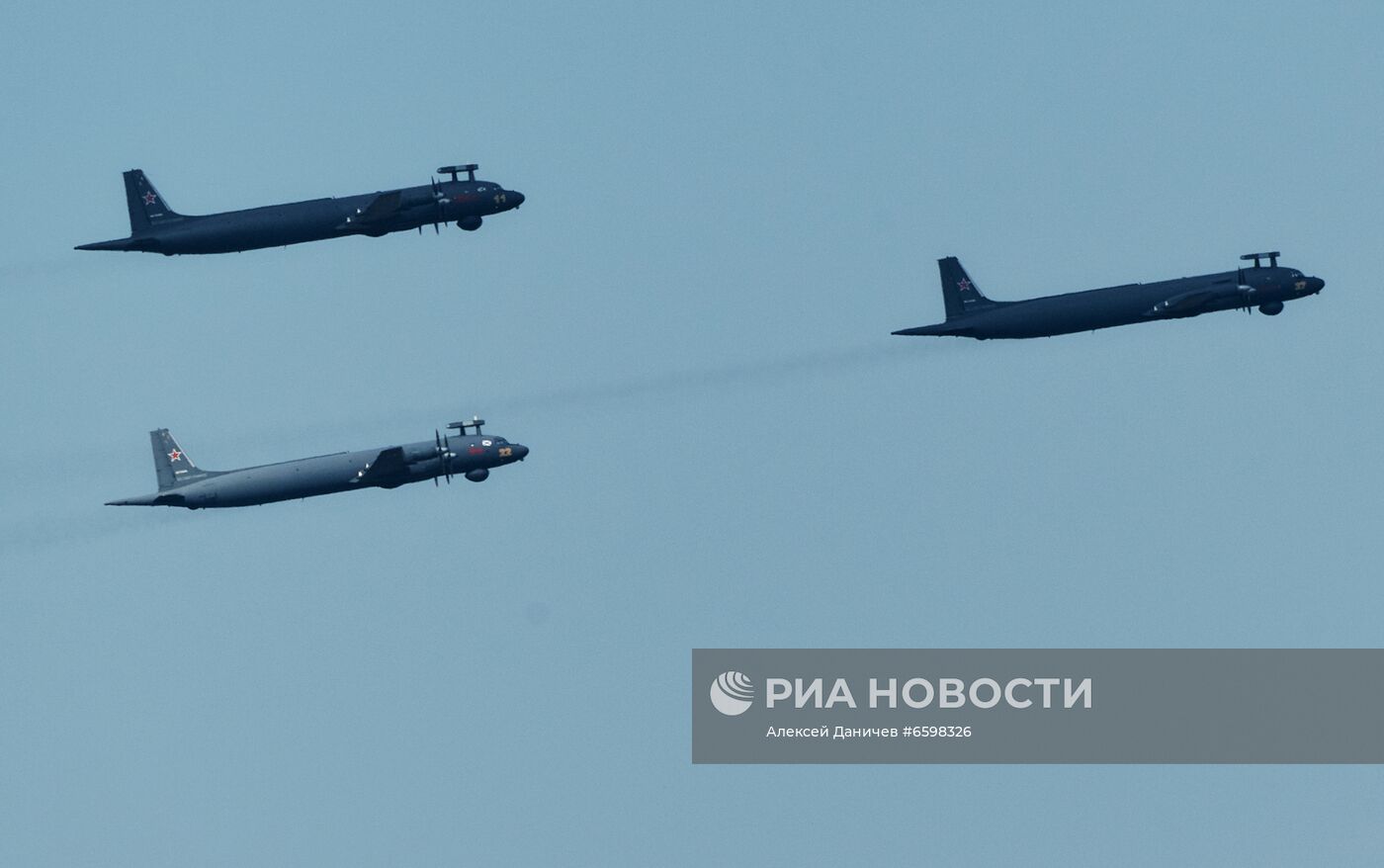 Репетиция парада ко Дню ВМФ в Санкт-Петербурге