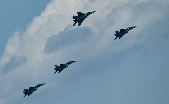 Репетиция парада ко Дню ВМФ в Санкт-Петербурге