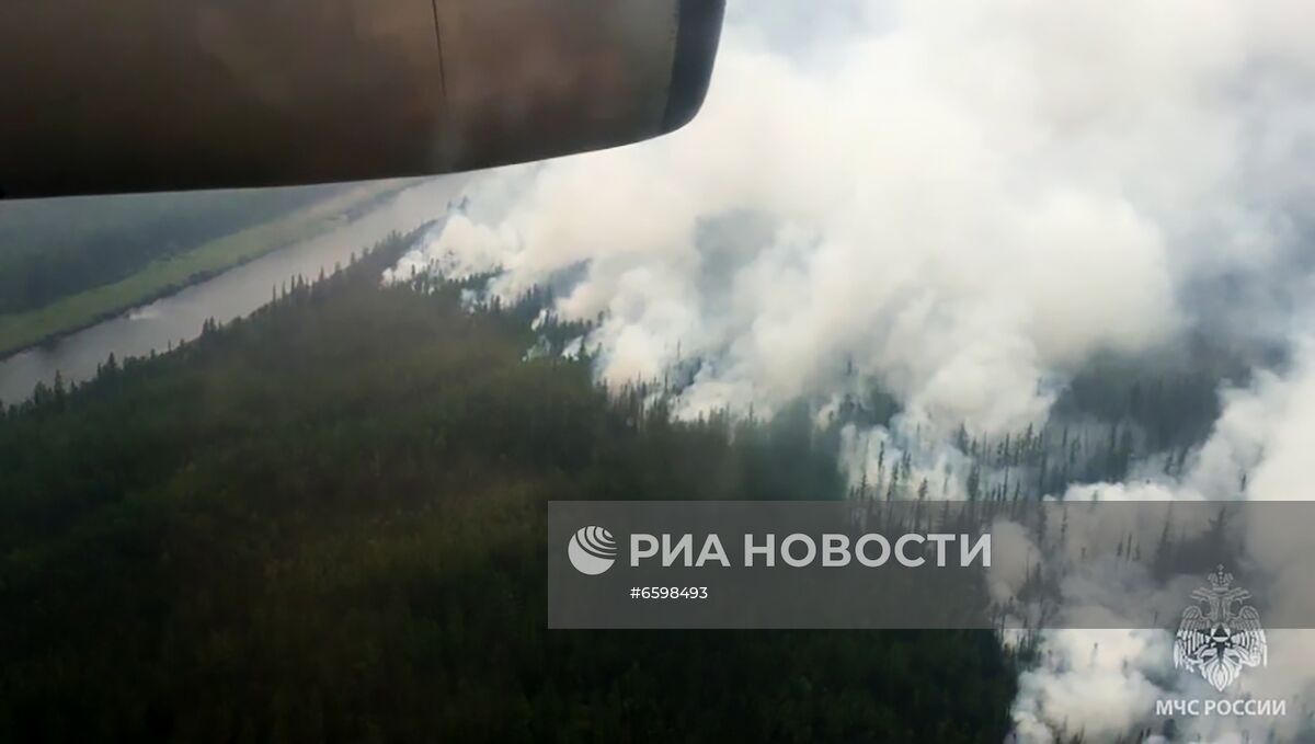 Тушение лесных пожаров в Якутии