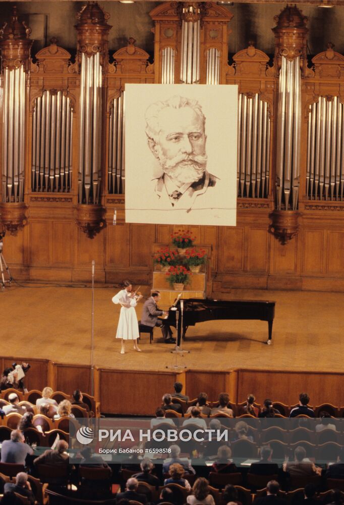 Скрипачка Виктория Муллова