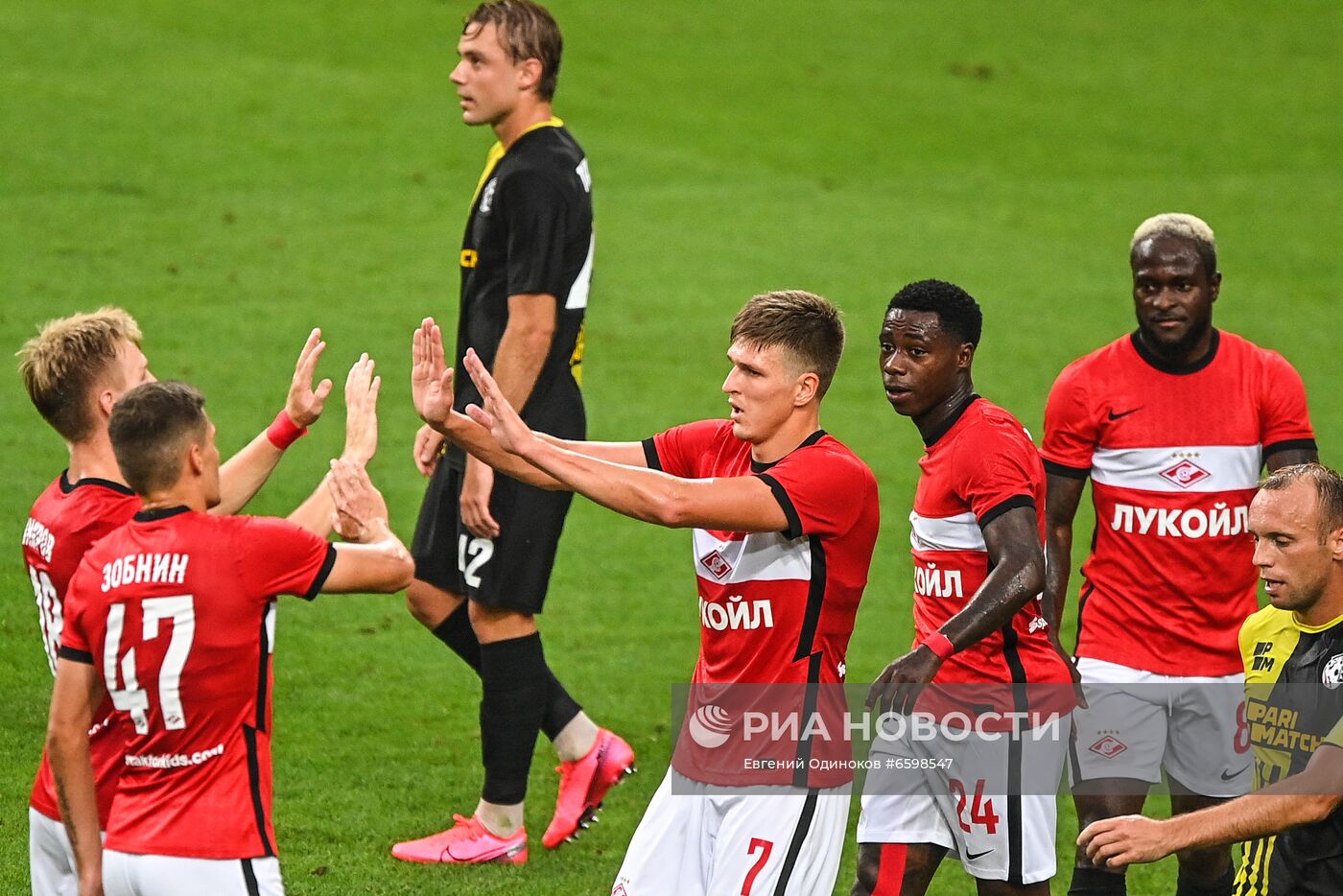 Футбол. Кубок Париматч Премьер. Матч "Химки" - "Спартак"