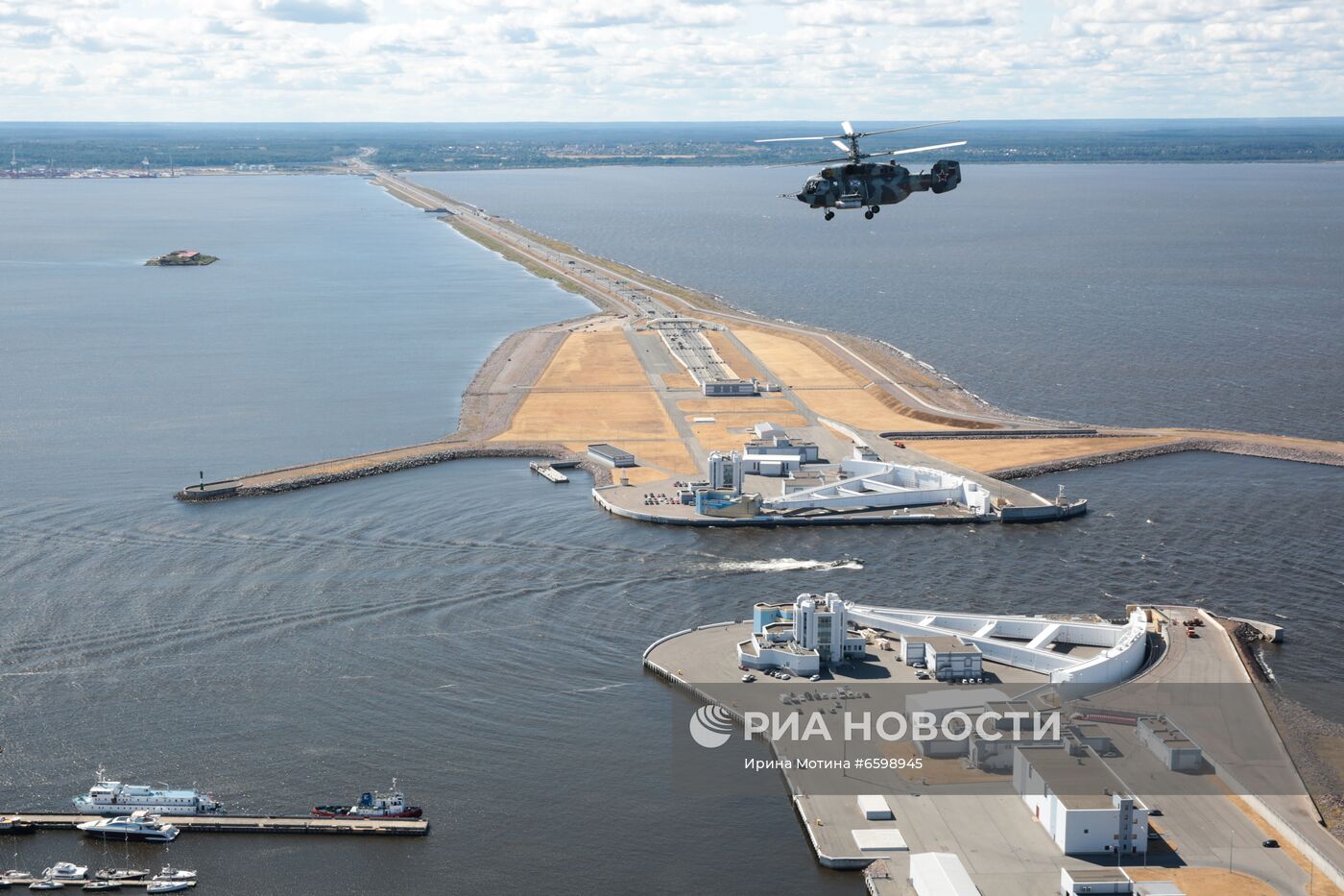 Репетиция парада ко Дню ВМФ в Санкт-Петербурге