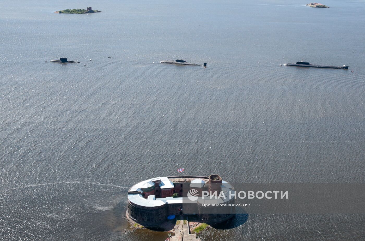Репетиция парада ко Дню ВМФ в Санкт-Петербурге
